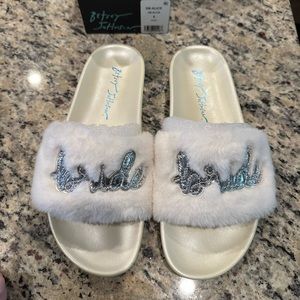 Betsey Johnson Alice Pool Slide Bride Slippers, size 8